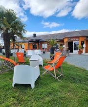 Le Racer Café image 7