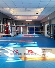 Moderner Trainingsbereich mit großzügiger Mattenfläche für Kampfsport, Fitness und Selbstverteidigung in Hamburg.