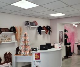 A Fleur De Peau image 11