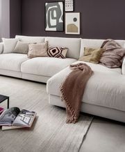 Das Sofa Logan bietet Ihnen den besten Komfort und ist sowohl stilvoll als auch modern. Die weiche Sitzfläche entsteht durch eine sehr legere Polsterung und die enorme Sitztiefe garantiert ebenfalls den besten Komfort. Dieses Modell ist mit hochwertigen