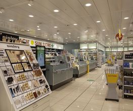 intérieur-de-la-pharmacie-sun-store-sion-metropole