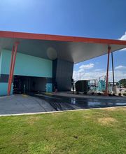 Cosmic Express Car Wash image 2