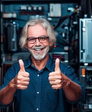 Mann IT-Daumen #2.jpg