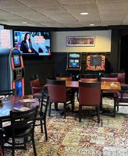 Boss' Pizzeria and Sports Bar Okoboji image 11
