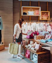 Tagesausflug in Schleswig Holstein. Shoppingausflug in das Designer Outlet Neumünster. Deigner Marken zu Outlet Preisen; Instore.