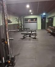 Basic-Fit Weert Maaspoort - free weigth zone