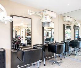 Neuilly Coiffure image 7