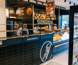 Junge Die Bäckerei. Bild 8