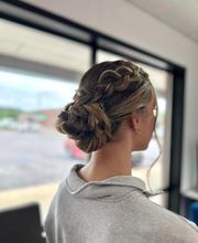 Renew Salon and Spa image 11