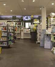 intérieur-de-la-pharmacie-amavita-du-grand-pré