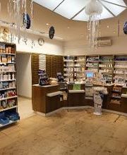 Innenansicht der Barbara-Apotheke, Berlin