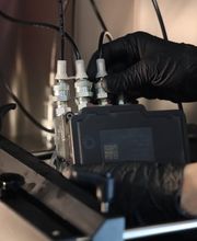 Bild von der Reparatur eines ABS Steuergeräts