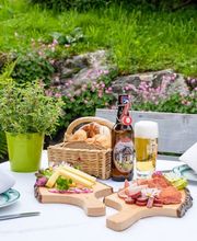 Bergfrühstück auf der Weltcup-Hütte.