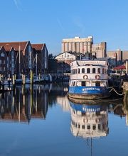 Husumer Hafen, nur wenige Gehminuten entfernt