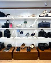 Tommy Hilfiger image 6