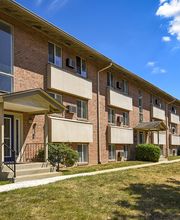 Lake Club Apartments image 14