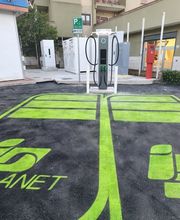 IPLANET Ricarica in sicurezza in modalità ultra fast per tutti i veicoli elettrici.