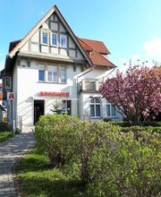 Aussenansicht der Auerhahn-Apotheke