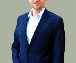 Geschäftsführer im Business-Outfit