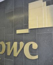 Edelstahlbuchstaben auf Naturstein montiert, Furore-Werbung