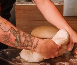 Travail de la pate à pizza
