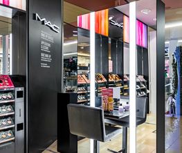 Douglas Erlangen Arcaden Bild 1