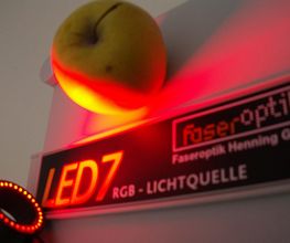 LED RGB Lichtquelle für faseroptische Lichtleiter / Lichtwellenleiter.
Beleuchtung für quantitative Auswertung mit Industrie Kameras.