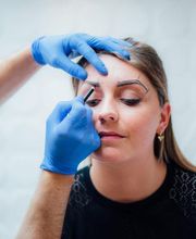 Cosmediq:
permanente make up behandeling