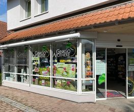 Aussenansicht der Ginkgo-Apotheke