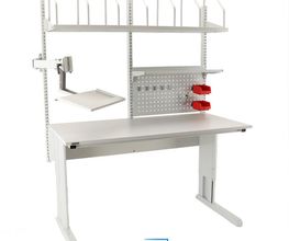 De inpaktafel allround is de meest gekozen inpaktafel combinatie in ons assortiment. Door het combineren van inpak- en administratieve werkzaamheden is deze paktafel breed inzetbaar voor elk doeleinde.