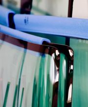 Qualitätsglas für Ihr Fahrzeug. Jede Windschutzscheibe ist mit Kantenschutz versehen und für den sicheren Transport im mobilen Vor-Ort-Service vorbereitet – für minimale Standzeiten Ihres Fuhrparks.