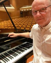 Deuker Pianos & Flügel Bild 1