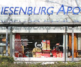 Aussenansicht der Riesenburg-Apotheke