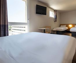 B&B HOTEL Grenoble Centre Alpexpo image 7