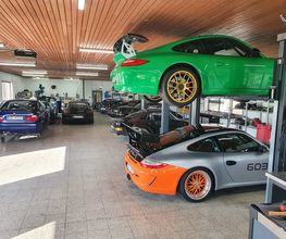 Die ENVER UG ist eine leistungsorientierte Porsche Werkstatt am Nürburgring mit Fokus auf Wartung, Instandhaltung und technische Betreuung hochwertiger Sportwagen. Moderne Werkstattstrukturen und motorsportnahe Erfahrung gewährleisten Service auf hohem Niveau.