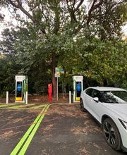 IPLANET Ricarica in sicurezza in modalità ultra fast per tutti i veicoli elettrici.