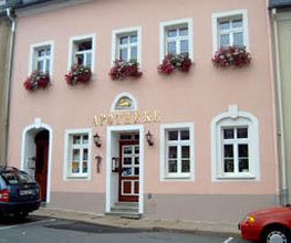 Aussenansicht der Löwen-Apotheke