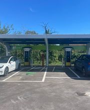 IPLANET Ricarica in sicurezza in modalità ultra fast per tutti i veicoli elettrici.