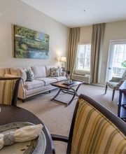 Arbour Square Apartment Dining Area