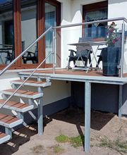 Terasse, Treppe und Geländer