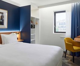 B&B HOTEL Paris 17 Batignolles image 1