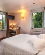 Hôtel Les 2 Rives image 1