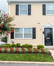 Middle River Townhomes image 9