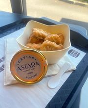 🐟 Du caviar chez Burger King ? Non non ce n'est pas une blague...
Mais imaginez un instant… Des nuggets dorés, une touche de caviar raffiné, une expérience gustative digne des plus grands rois ! 👑🍔
Alors, on vous sert un menu Caviar ou on vous laisse savourer vos bons vieux Whopper® ? 😏