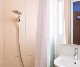 B&B HOTEL Bourges 1 image 8