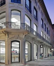 Apple Via Rizzoli immagine 1