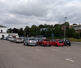 DB BahnPark Parkplatz Bahnhof P1 Bild 1