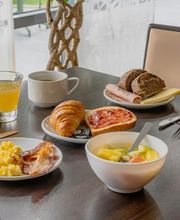 B&B HOTEL Calais Terminal Cité de l'Europe 4 étoiles image 6