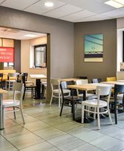 B&B HOTEL Toulouse Centre Canal du Midi image 11