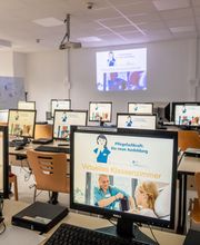 Die Akademie ist digital. Mit dem virtuellen Klassenzimmer und E-Learning ist das Lernen der Theorie so einfach und flexibel wie noch nie.
